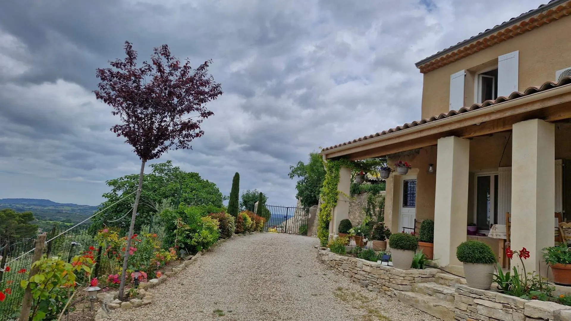 Le Jardin Des Oliviers Apartment Apt Homestay